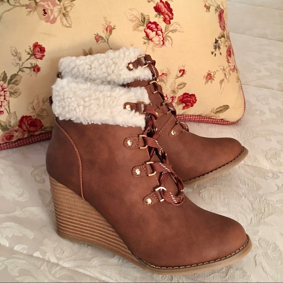 Nautica NEW!!! Awesome!!! GALVA Wedge Boots - Picture 2 of 11